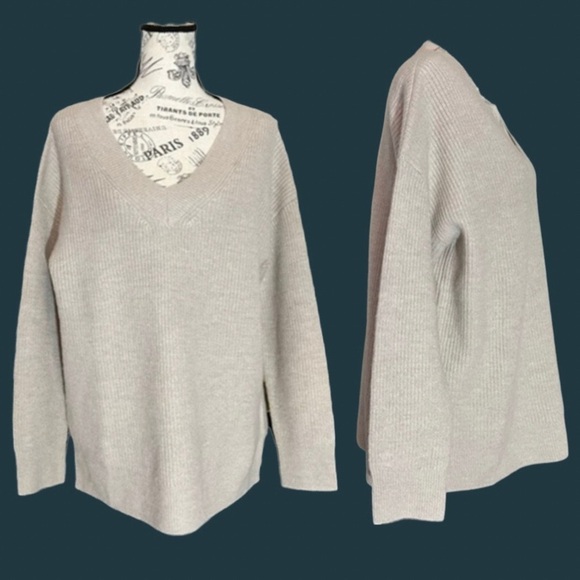 Rachel Zoe Extra Fine Merino Wool V Neck Sweater - Picture 1 of 12